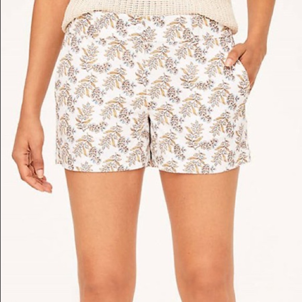 NWT LOFT White with print Shorts, Size 0/S